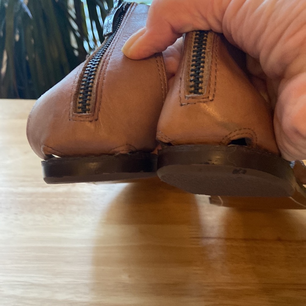 SE Boutique Brown Leather Gladiator Sandals - Picture 6 of 7
